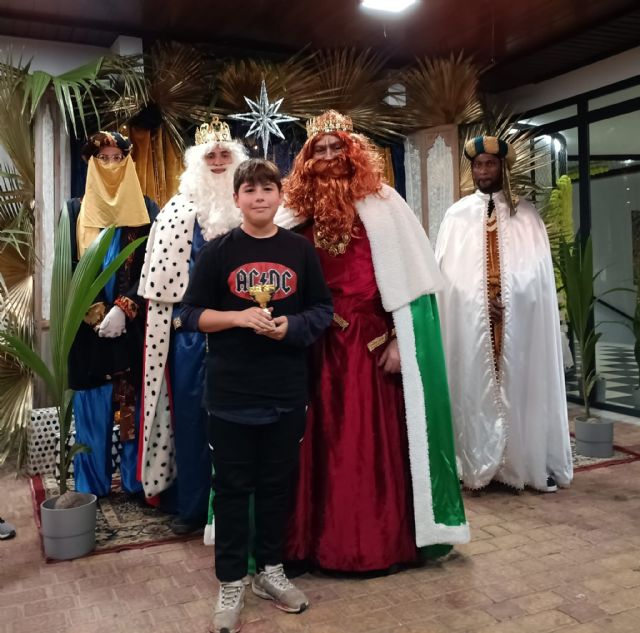 Entrega de premios del torneo de navidad de la escuela de tenis del C.T. Totana y visita de los Reyes Magos, Foto 9