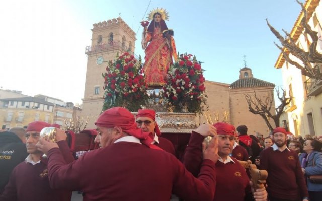 Más de 15.000 personas participan en la jornada de romería de Santa Eulalia de Mérida, Patrona de Totana, que regresa a su santuario en Sierra Espuña, Foto 1