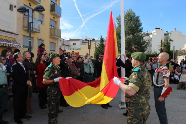 Desde este domingo, la plaza de la iglesia en Puebla de Soto luce con mastil y bandera de España - 5, Foto 5