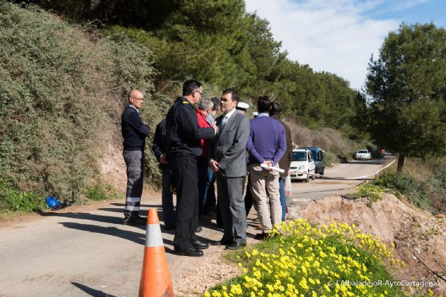 El alcalde media para buscar la solucion a una filtracion de vertidos en la Algameca Chica - 1, Foto 1