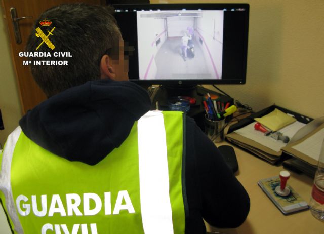 La Guardia Civil detiene a tres jóvenes por una decena de robos en Santomera - 1, Foto 1