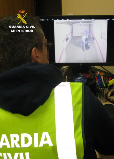 La Guardia Civil detiene a tres jóvenes por una decena de robos en Santomera - 2, Foto 2