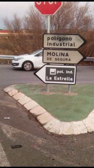 El Ayuntamiento de Molina de Segura mejora la señalización de los accesos a los polígonos industriales del municipio - 1, Foto 1