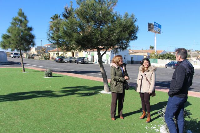 Renuevan la zona verde, el asfaltado y la señalización del barrio de Los Veras - 1, Foto 1