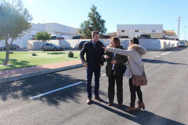 Renuevan la zona verde, el asfaltado y la señalización del barrio de Los Veras - 3, Foto 3