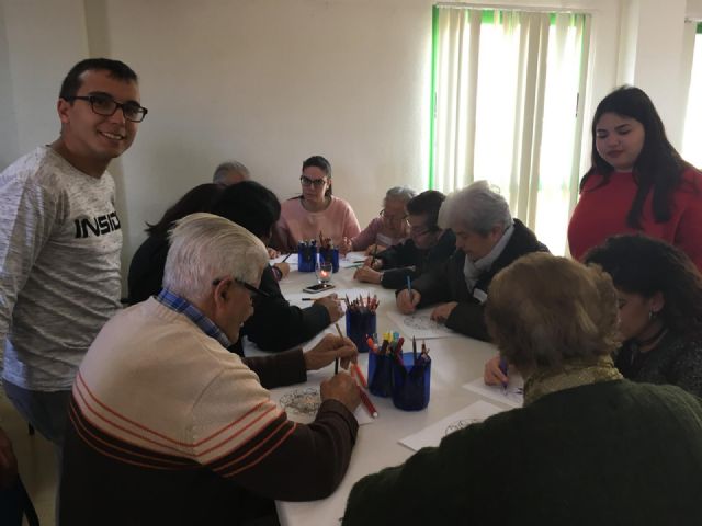 Taller intergeneracional entre alumnos del Instituto de Pliego y personas mayores del municipio - 1, Foto 1