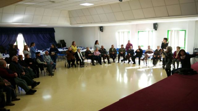 Taller intergeneracional entre alumnos del Instituto de Pliego y personas mayores del municipio - 5, Foto 5