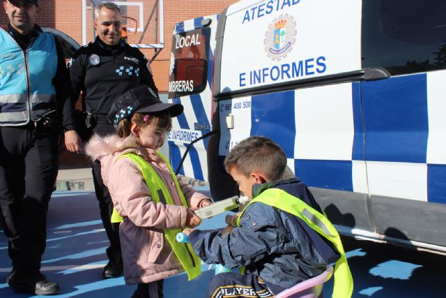 Policía Local y Protección Civil difunden su labor entre los escolares - 2, Foto 2
