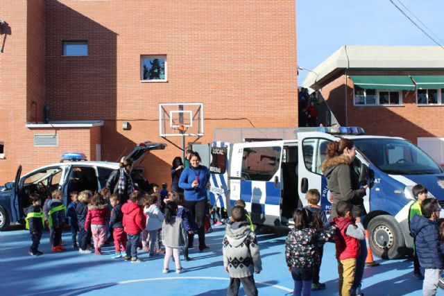 Policía Local y Protección Civil difunden su labor entre los escolares - 3, Foto 3