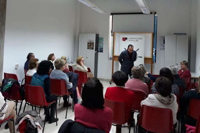 Lecciones de Lenguaje y Periodismo en la Universidad Popular con Antonio Rosa - 1, Foto 1
