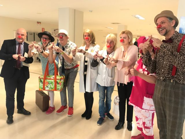 La consejera de Familia visita a los 'payasos de hospital' de la asociación Pupaclown en el Hospital Materno Infantil de la Arrixaca - 1, Foto 1