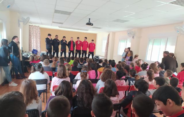 El programa ADE lleva al Jimbee CT fútbol sala a visitar a los alumnos del Ciudad Jardín - 1, Foto 1