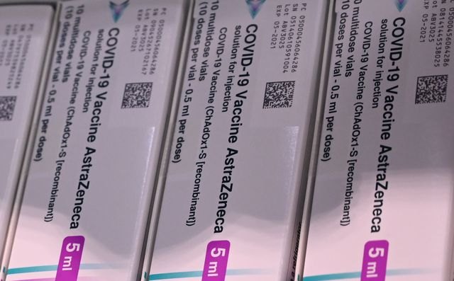 España recibe las primeras 196.800 dosis de la vacuna de AstraZeneca y la Universidad de Oxford contra la COVID-19 - 2, Foto 2