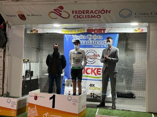 Abel Barderstone se alza con el trofeo en memoria del ciclista aguileño Julián Hernández Zaragoza - 1, Foto 1