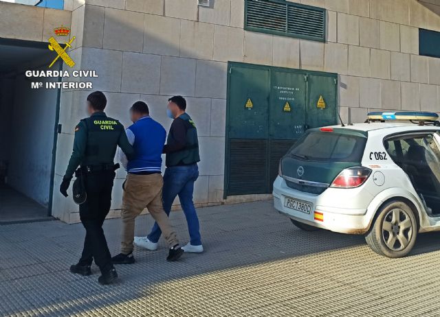 La Guardia Civil detiene a una persona por el robo con violencia de un teléfono móvil - 4, Foto 4