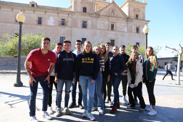 Mireia Belmonte, en el Campus de Los Jerónimos con estudiantes de la Universidad Católica de Murcia, Foto 1