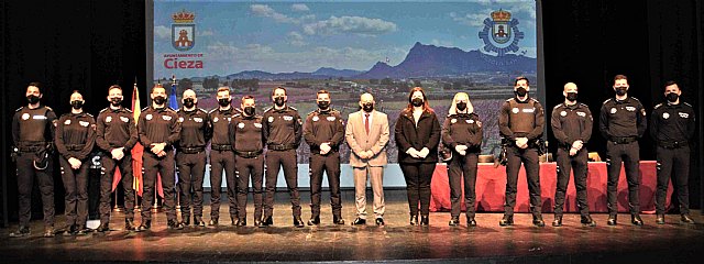 Trece nuevos agentes de la Policía Local toman posesión de su cargo como funcionarios de carrera - 1, Foto 1