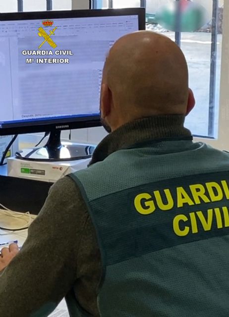 La Guardia Civil detiene en Cieza a los tres miembros de un grupo criminal que habrían estafado 25.000 euros a un septuagenario - 2, Foto 2