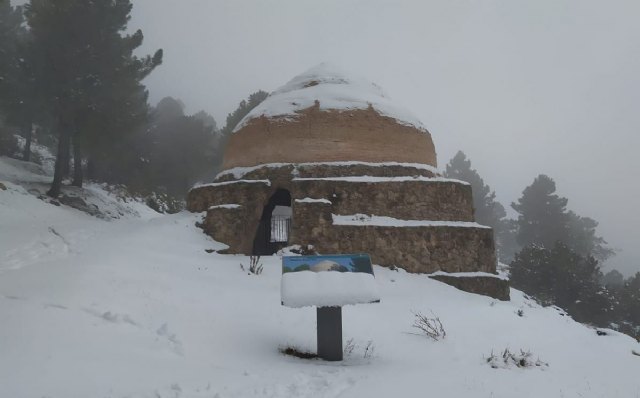 La nieve caída en Sierra Espuña deja preciosas imágenes en los Pozos de la Nieve, Foto 1