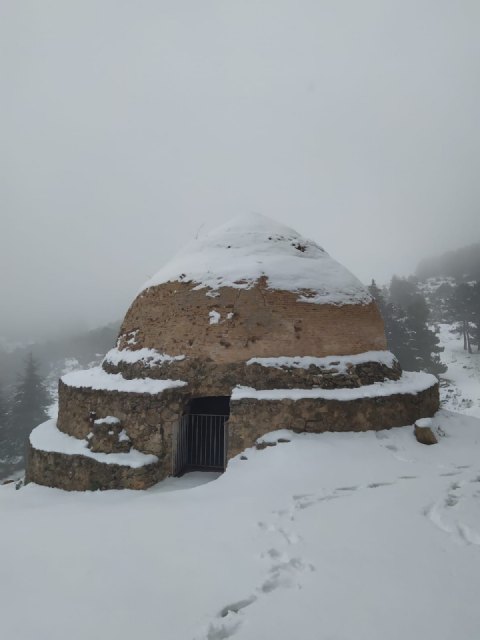 La nieve caída en Sierra Espuña deja preciosas imágenes en los Pozos de la Nieve, Foto 3