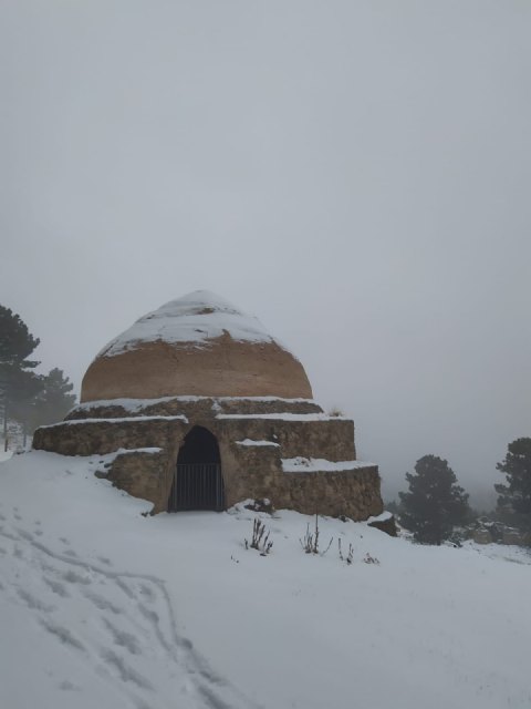 La nieve caída en Sierra Espuña deja preciosas imágenes en los Pozos de la Nieve, Foto 4