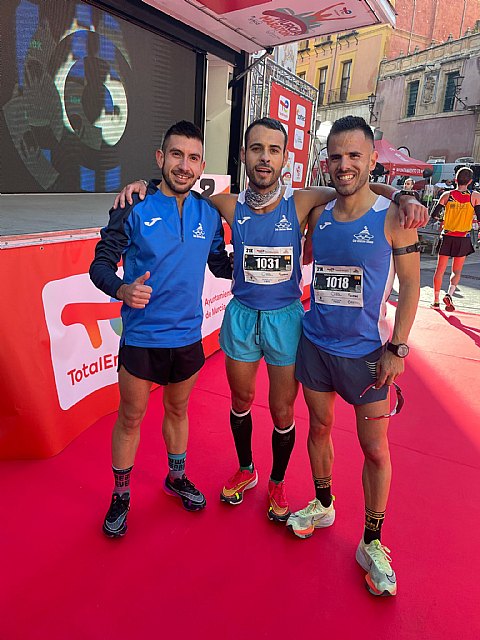 El equipo masculino del Club Atletismo Alhama campen por equipos de la Murcia Media Maratn 2024, Foto 1