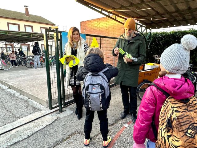 El Ayuntamiento de Lorca promueve la movilidad sostenible entre los alumnos del municipio para favorecer hábitos saludables en los más pequeños - 5, Foto 5