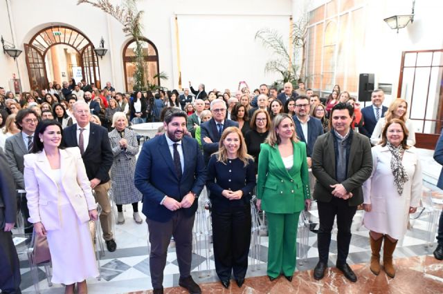 López Miras: La Ley de Conciliación del Partido Popular es muestra de un proyecto nacional basado en las personas y va en la línea de medidas que hemos tomado en la Región - 1, Foto 1
