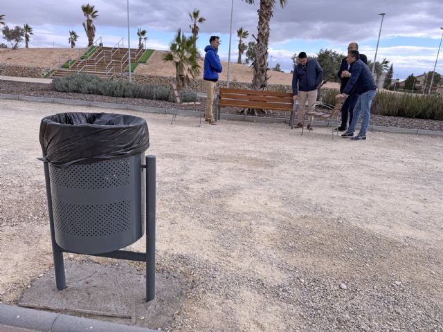 La Concejalía de Servicios a la Ciudad instala mobiliario urbano en el parque de la Antena - 4, Foto 4