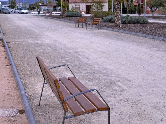 La Concejalía de Servicios a la Ciudad instala mobiliario urbano en el parque de la Antena - 5, Foto 5