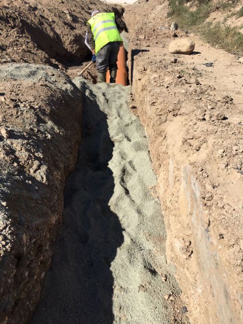 Realizan obras para mejorar la red de saneamiento del paraje El Cabildo - 1, Foto 1