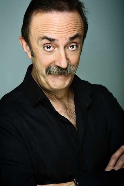 Santi Rodríguez protagoniza COMO EN LA CASA DE UNO…EN NINGÚN SITIO el viernes 9 de marzo en el Teatro Villa de Molina - 1, Foto 1