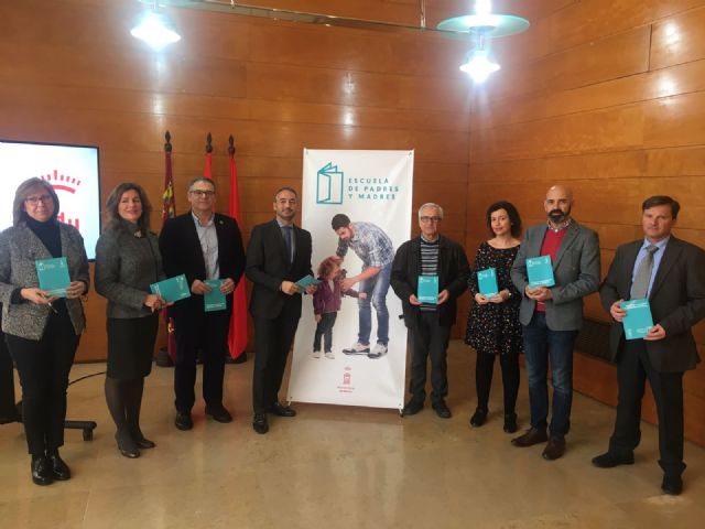 Las familias podrán mejorar sus destrezas a la hora de educar a sus hijos gracias a la primera 'Escuela para Padres y Madres' - 1, Foto 1