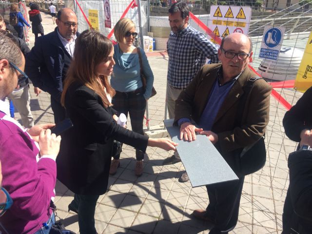 El Ayuntamiento aplicará un tratamiento antideslizante a la pasarela Jorge Manrique - 1, Foto 1