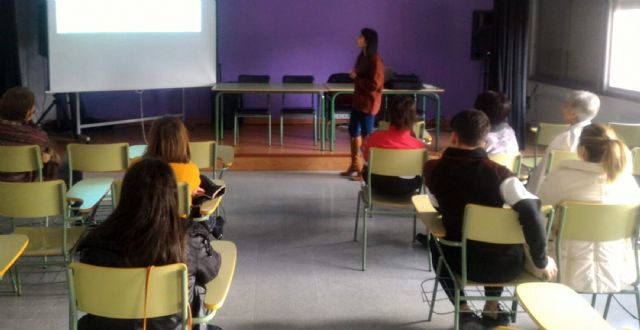 Comienzan las escuelas de familia para prevenir el fracaso y absentismo escolar - 1, Foto 1