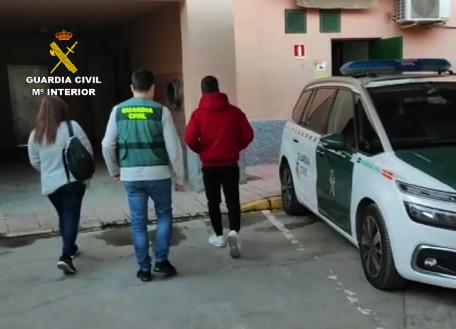 La Guardia Civil desmantela una organización criminal presuntamente dedicada a estafas online mediante el método de sextorsión - 1, Foto 1