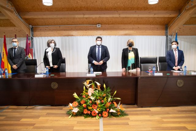 López Miras destaca la aportación de los estudios de Ciencias de la Empresa a Cartagena durante el acto por su centenario - 2, Foto 2