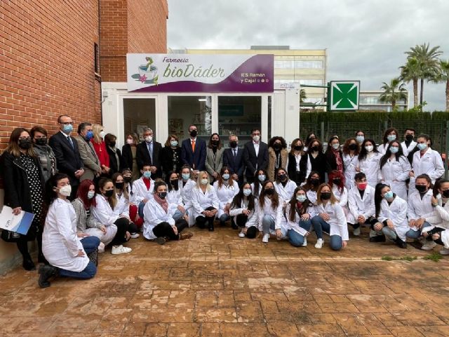 El IES Ramón y Cajal estrena la primera 'farmacia simulada' de un centro público en toda España - 1, Foto 1