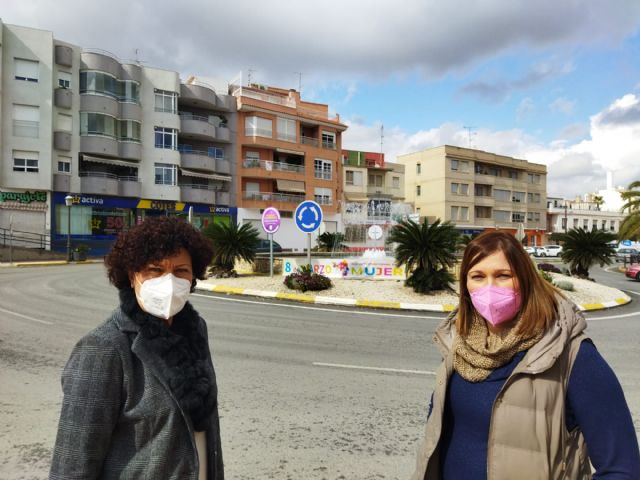 Puerto Lumbreras instala dos señales de 'Municipio Contra el Maltrato Tolerancia Cero' en la conocida como 'redonda del Salas' - 2, Foto 2