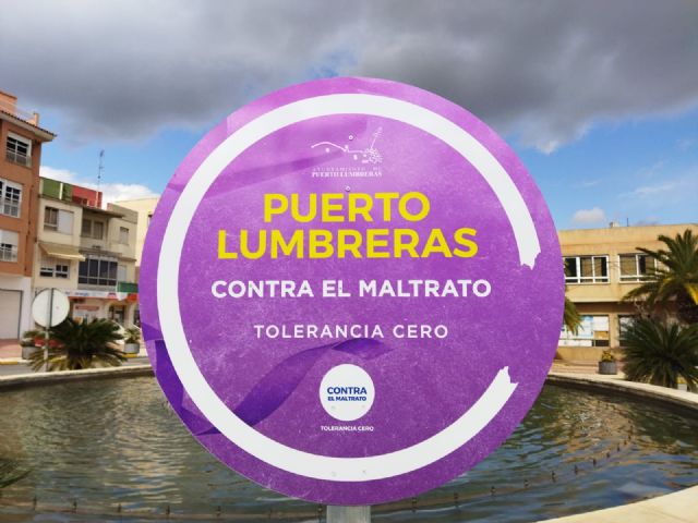 Puerto Lumbreras instala dos señales de 'Municipio Contra el Maltrato Tolerancia Cero' en la conocida como 'redonda del Salas' - 5, Foto 5