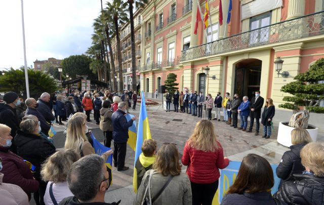 El Ayuntamiento iza la bandera de Ucrania como muestra de solidaridad y apoyo a la población del país - 2, Foto 2