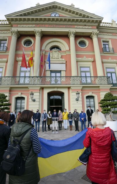 El Ayuntamiento iza la bandera de Ucrania como muestra de solidaridad y apoyo a la población del país - 3, Foto 3