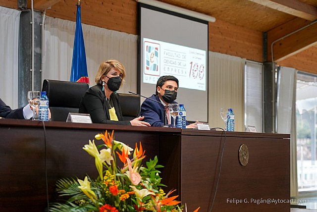 Los estudios de Ciencias de la Empresa cumplen cien años en los que se han formado 12.000 alumnos - 1, Foto 1