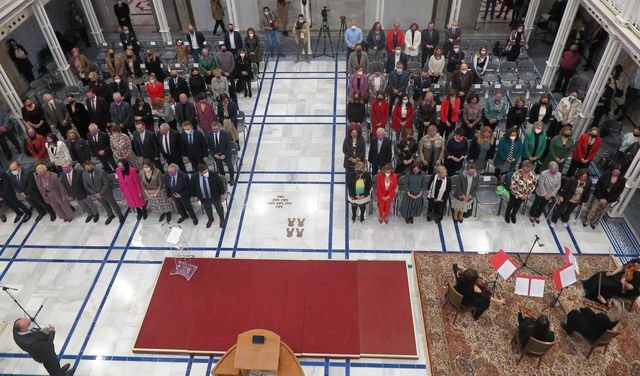 32 alcaldesas de la democracia reciben un homenaje en la Asamblea Regional con motivo del Día de la Mujer