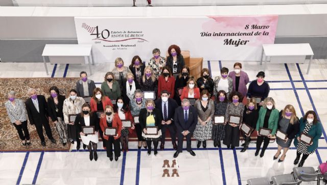 López Miras afirma que las alcaldesas de la Región fueron, son y serán un ejemplo - 1, Foto 1