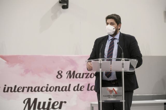 López Miras afirma que las alcaldesas de la Región fueron, son y serán un ejemplo - 2, Foto 2