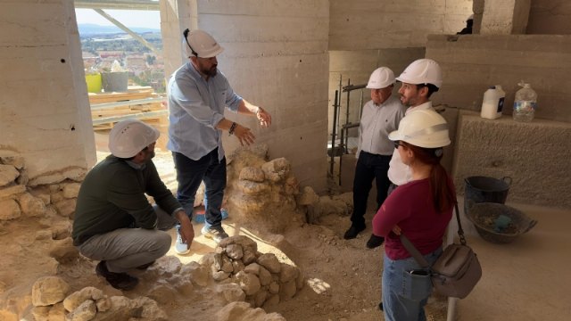 El director general de Patrimonio Cultural visita el Castillo de Alhama de Murcia, Foto 2