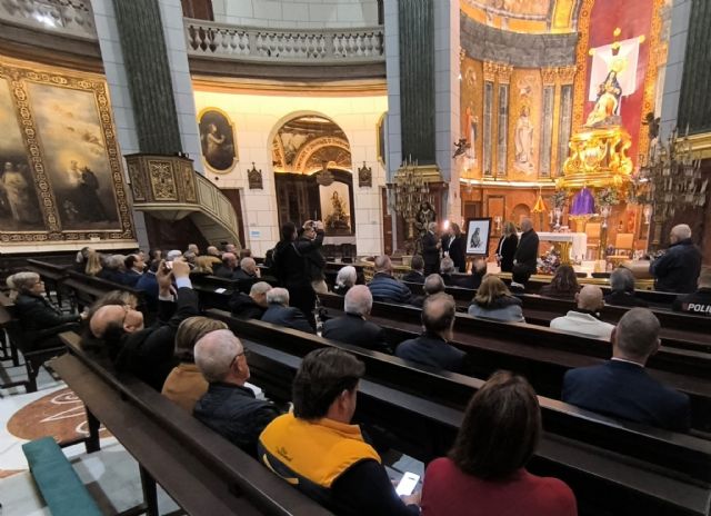 La Cofradía del ‘Cristo del Lago’ presentó el cartel de la Semana Santa 2025 - 1, Foto 1