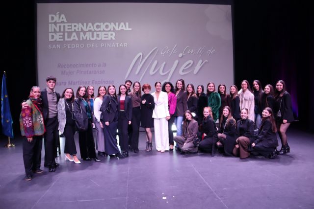 Laura Martínez Espinosa recibe el reconocimiento a la Mujer Pinatarense 2026 - 2, Foto 2
