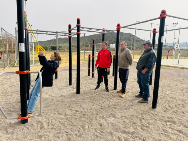 Los alumnos del Programa Experiencial Omega impulsan la construcción de una nueva pista de calistenia en la pedanía de Aguaderas - 2, Foto 2